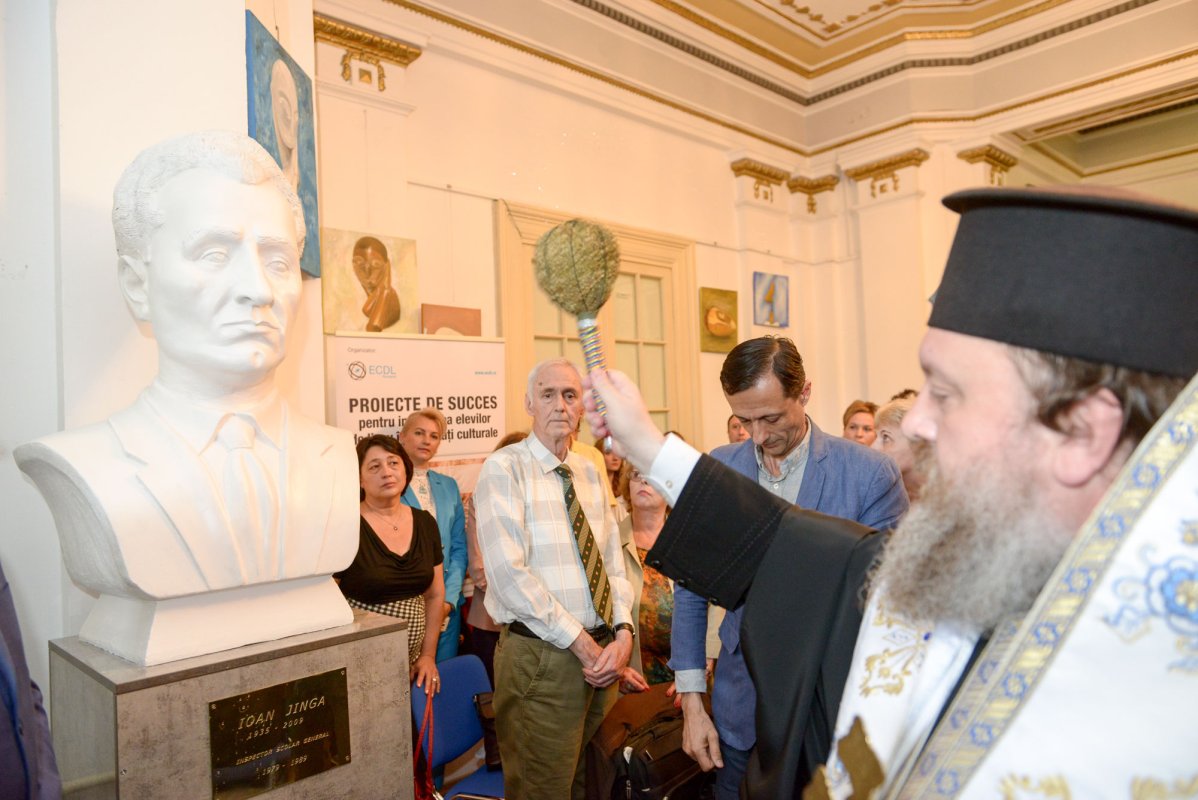 A fost dezvelit bustul inspectorului şcolar Ioan Jinga 58370