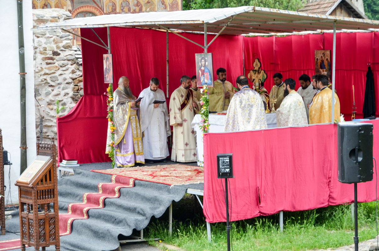 Adunarea tinerilor din Mehedinți 58355