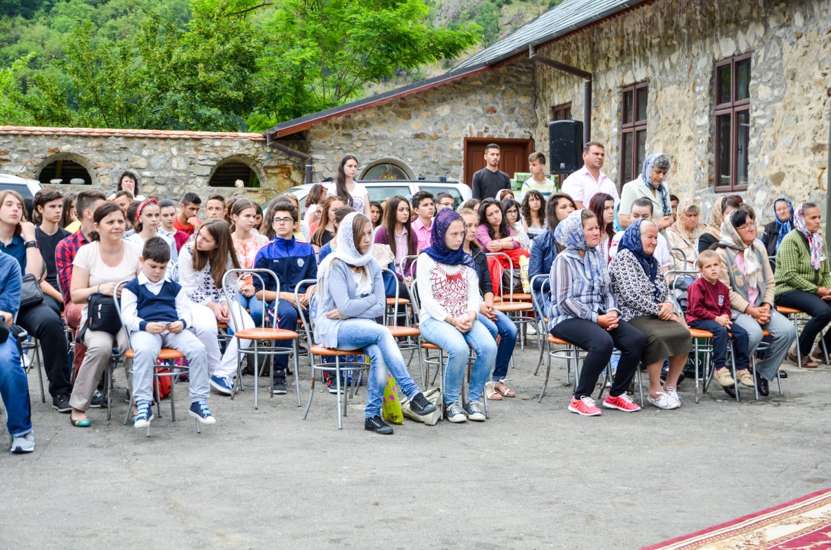 Adunarea tinerilor din Mehedinți 58356