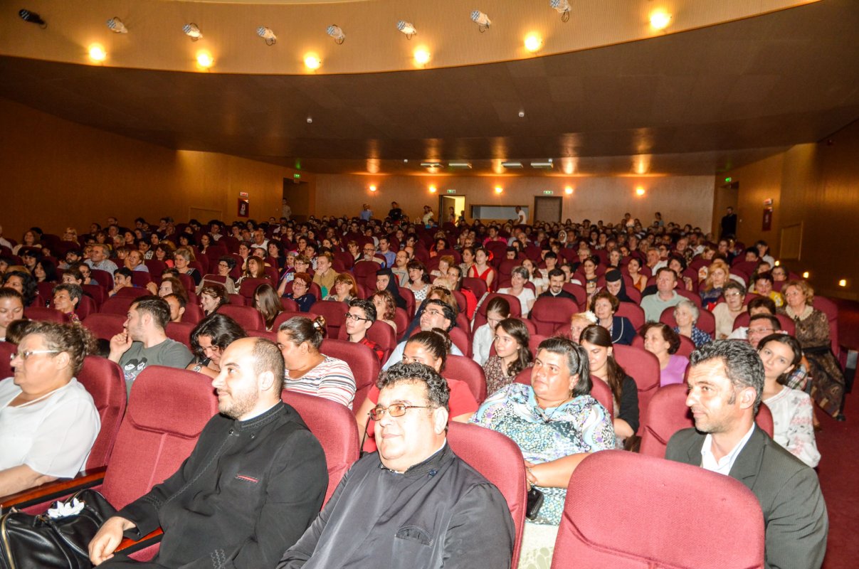 Adunarea tinerilor din Mehedinți 58358