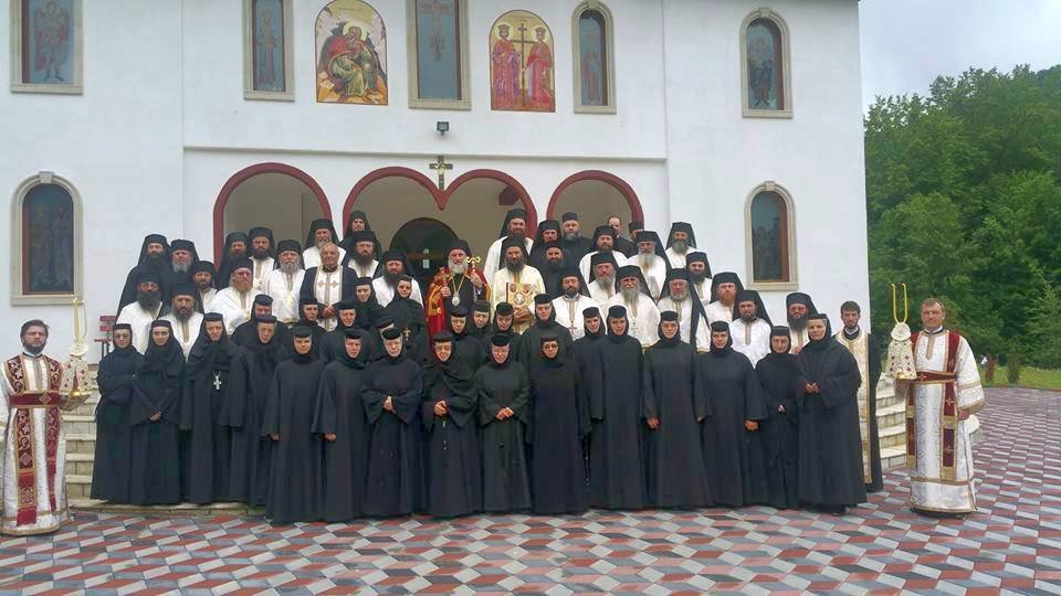 Cinul monahal din Eparhia Romanului şi Bacăului, în comuniune de rugăciune 58334