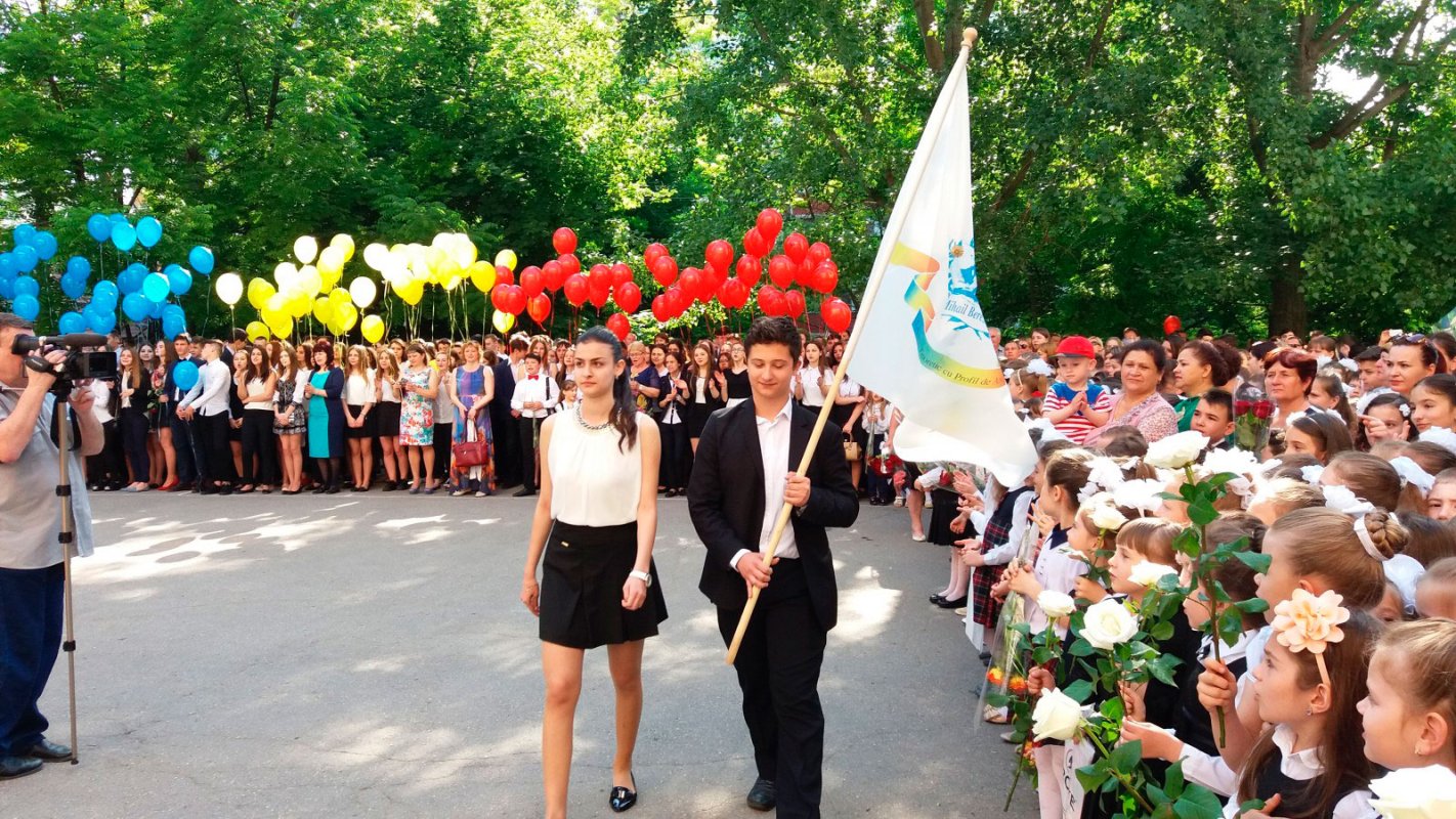 Parteneriat al tinerilor bistriţeni cu Liceul „Mihail Berezovschi” din Chișinău 58351