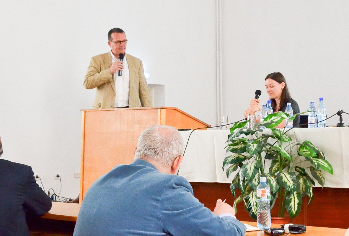 Conferință despre simbolistica modernă 58322