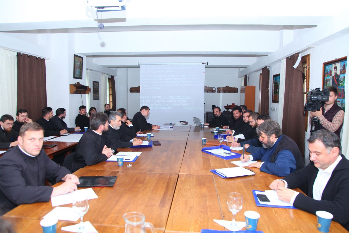 Seminar de formare continuă pentru preoţii din Arhiepiscopia Sibiului 58281