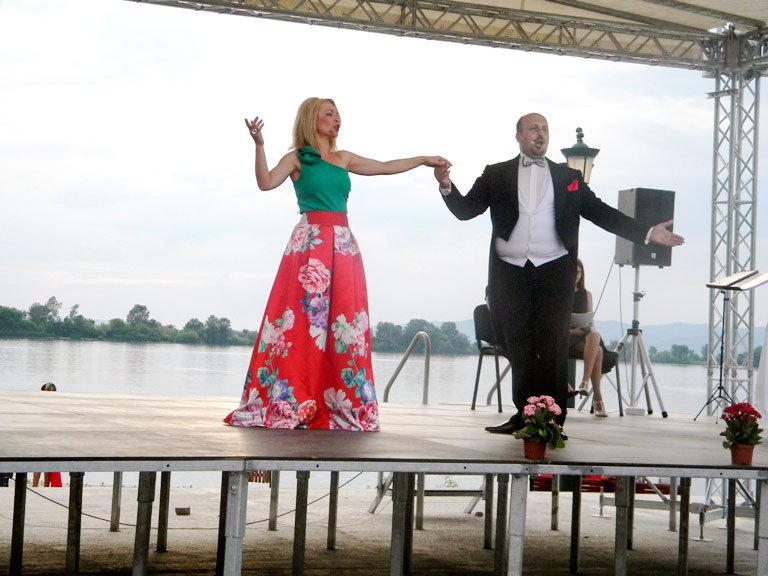 Seară de operă în natură la Moldova Nouă 58233