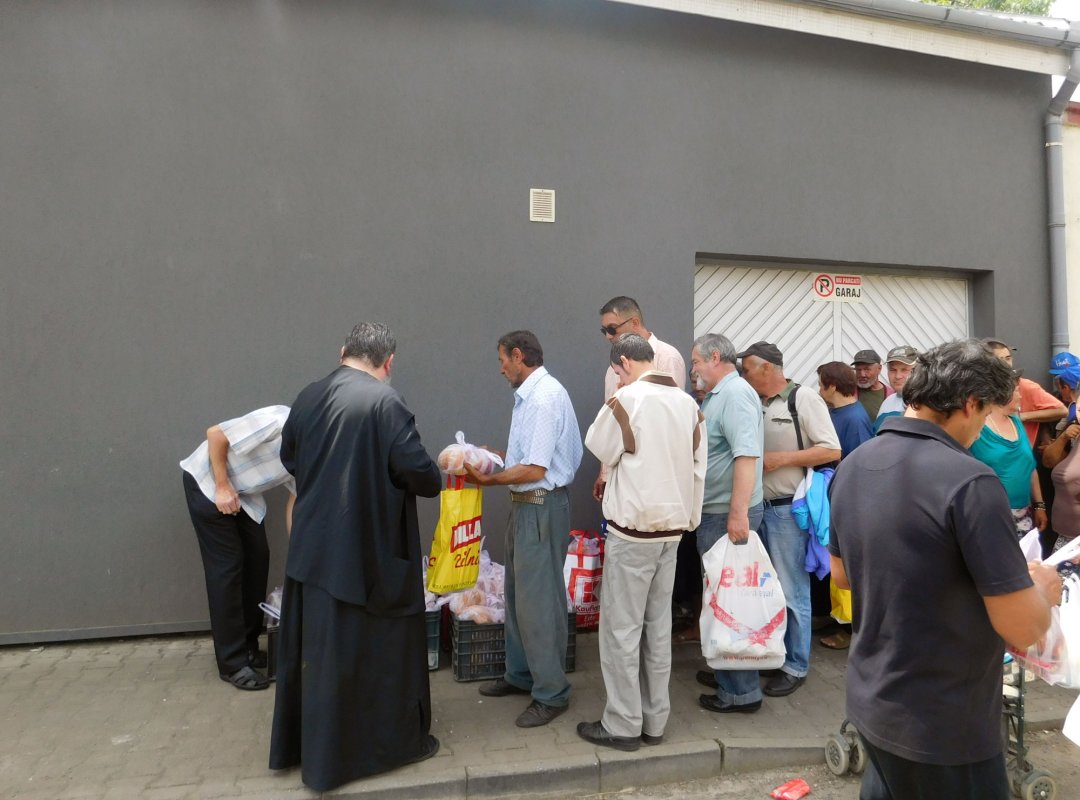 Alimente pentru familiile defavorizate arădene 58071