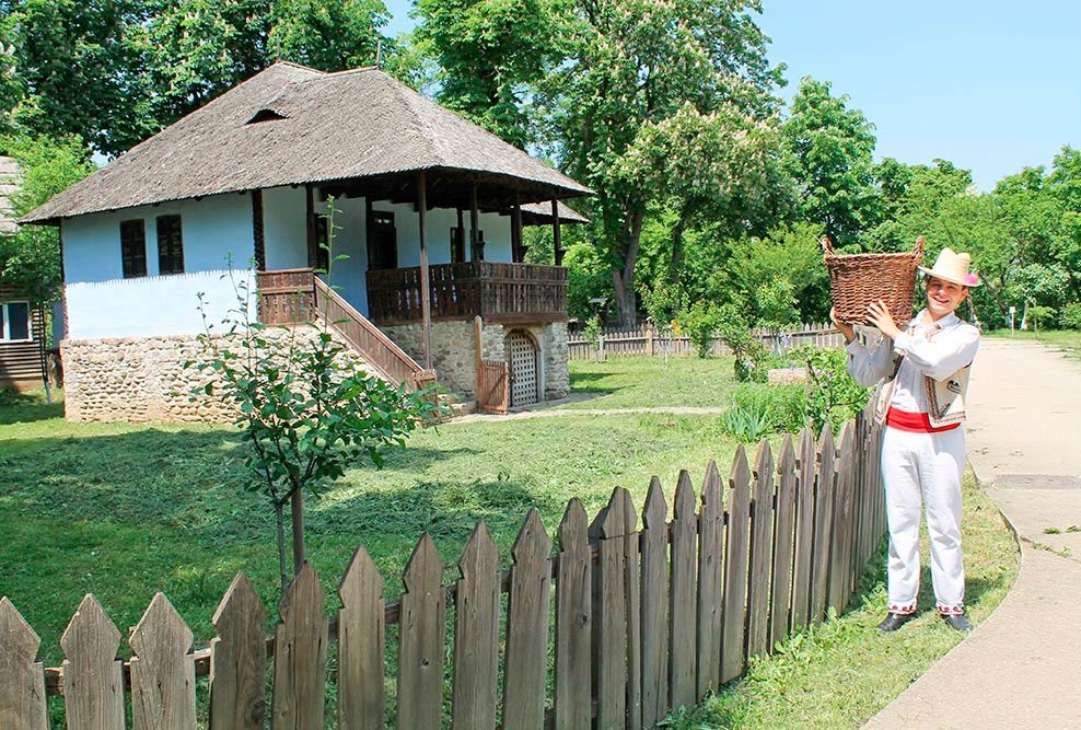 Târgul Sfinţii Apostoli la Muzeul Satului 58104