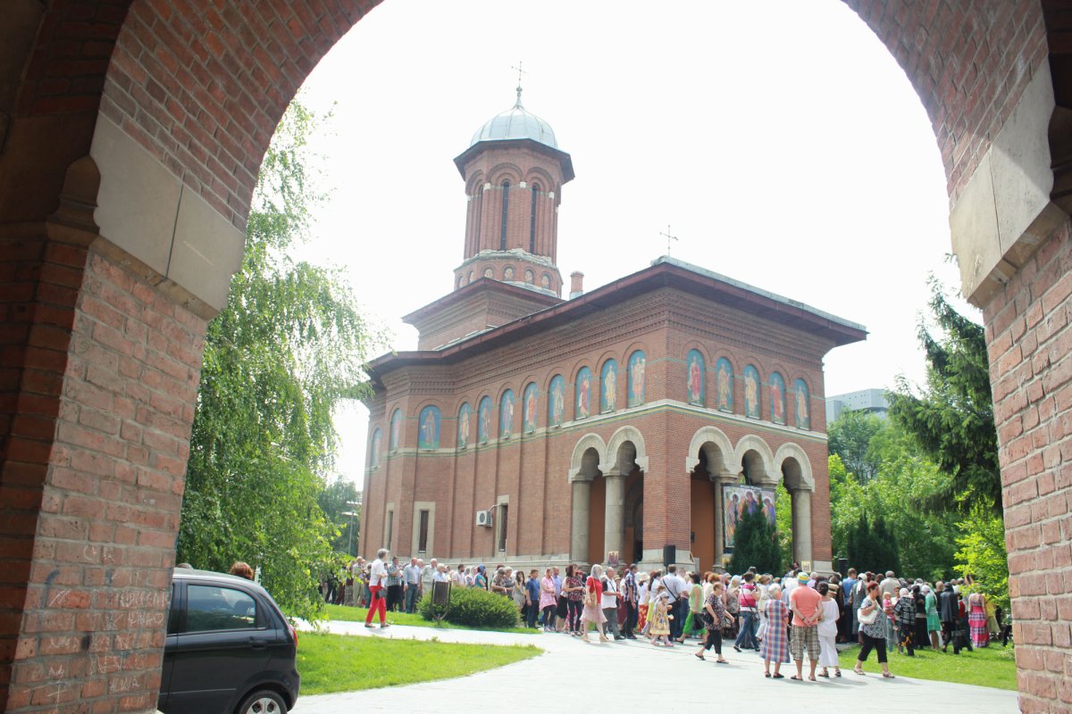 Biserica „Sfânta Treime” din Cetatea Băniei şi-a sărbătorit hramul 58000