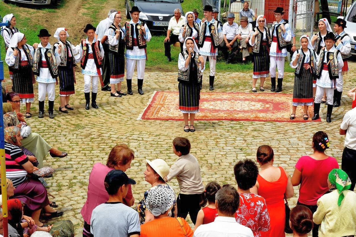 Bucurie şi comuniune la hramul Parohiei Parpaniţa, Protopopiatul Vaslui 57980