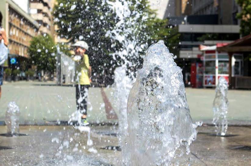 Evitarea expunerii la soare și hidratare corespunzătoare 58037