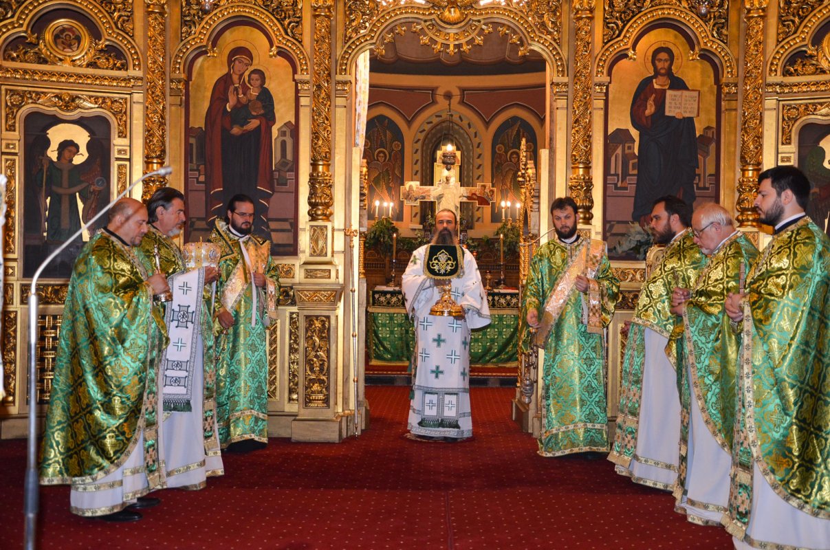 Sărbătoarea Cincizecimii în Mitropolia Banatului 58004