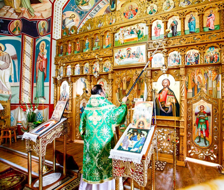 Sfințirea picturii bisericii Parohiei Câmpuri 2 58026