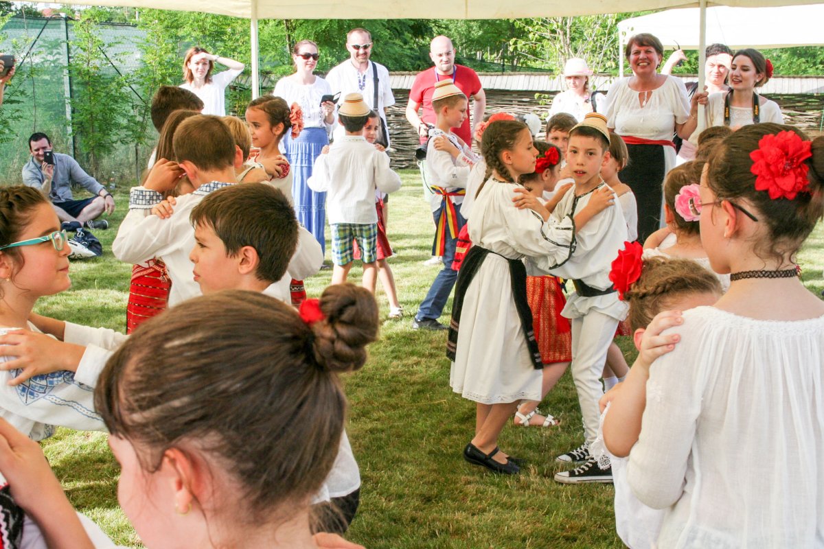 Dialog, joc și cultură pentru o educație sănătoasă 57943