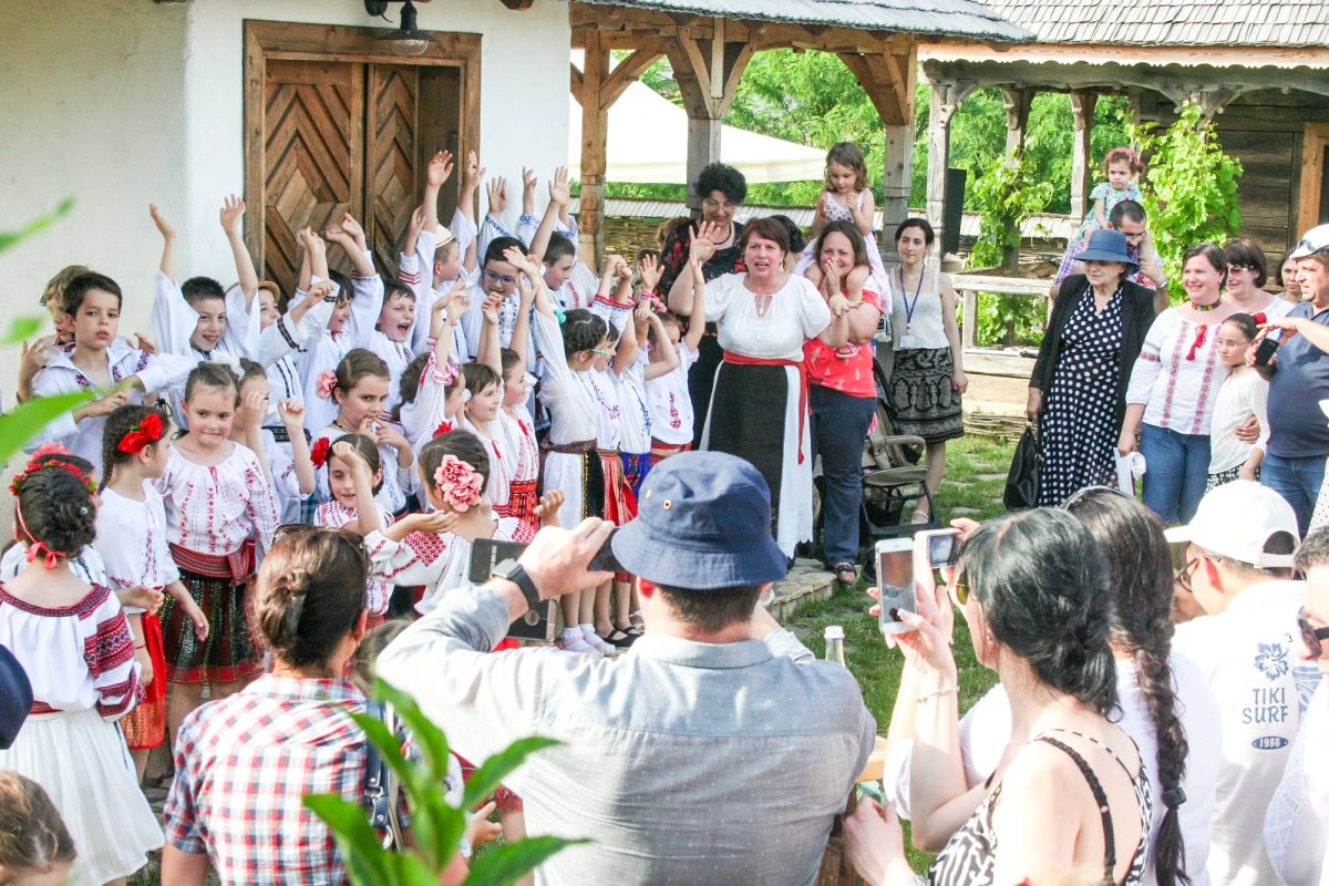 Dialog, joc și cultură pentru o educație sănătoasă 57947