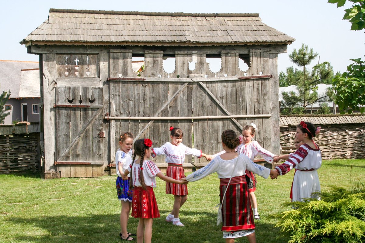 Dialog, joc și cultură pentru o educație sănătoasă 57949