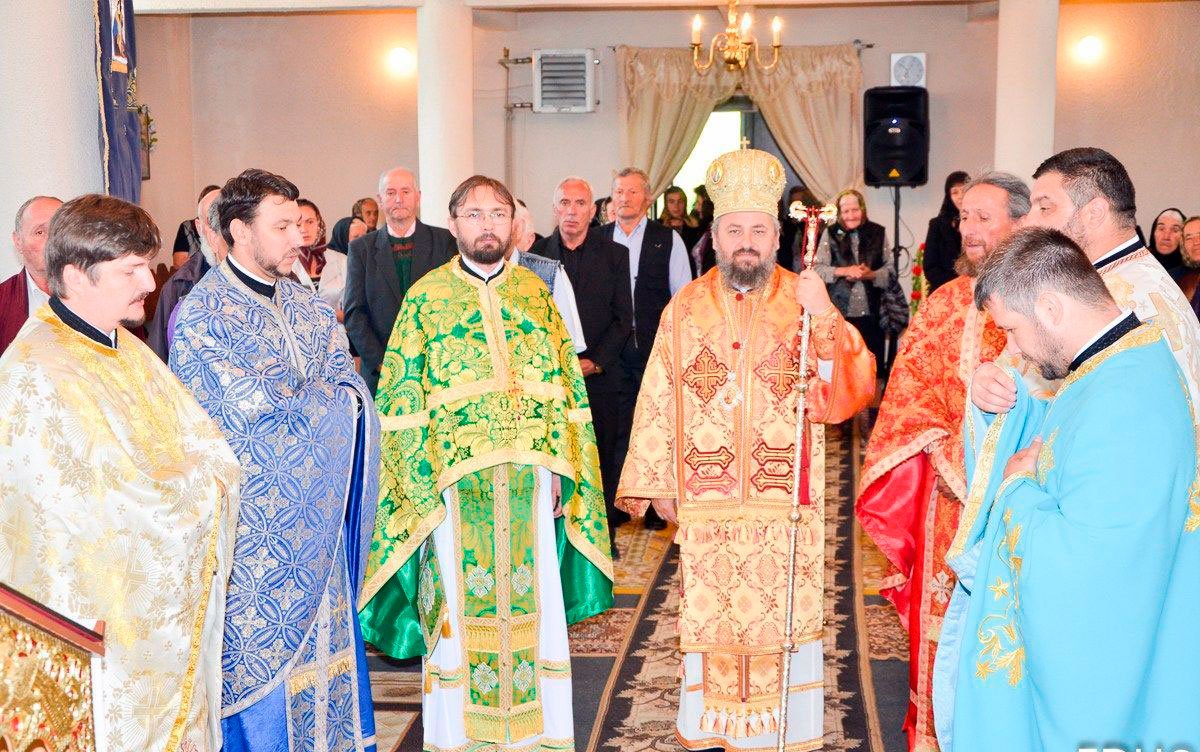 Liturghie arhierească în Protopopiatul Petroșani 57923