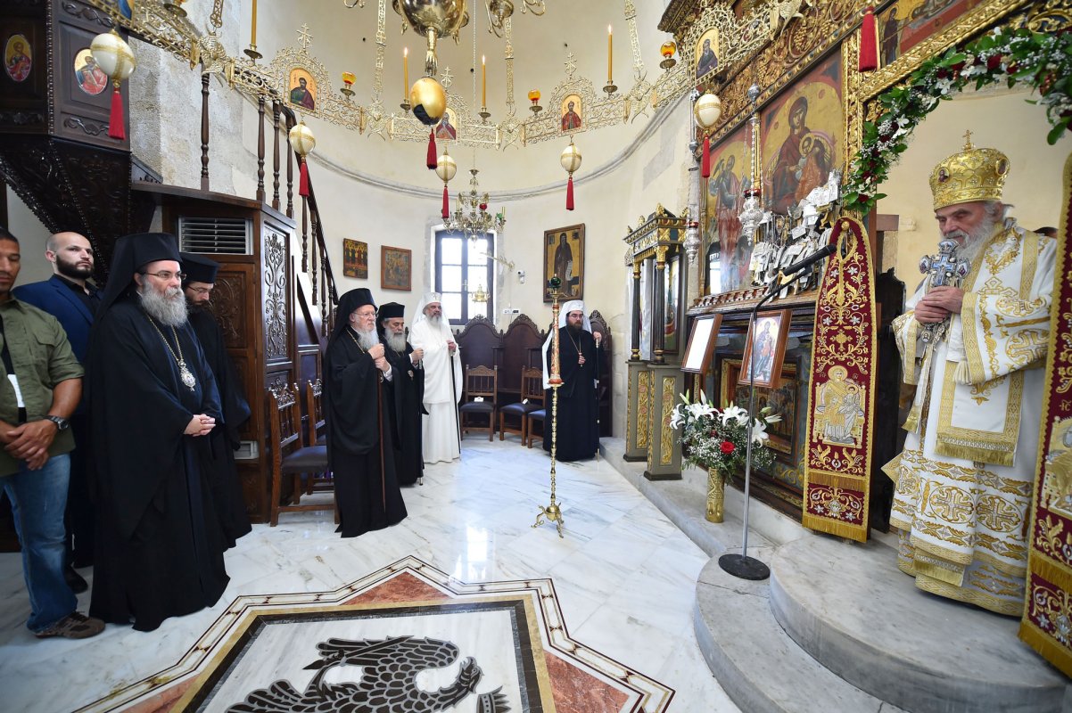 Lucrările Sfântului şi Marelui Sinod continuă 57951