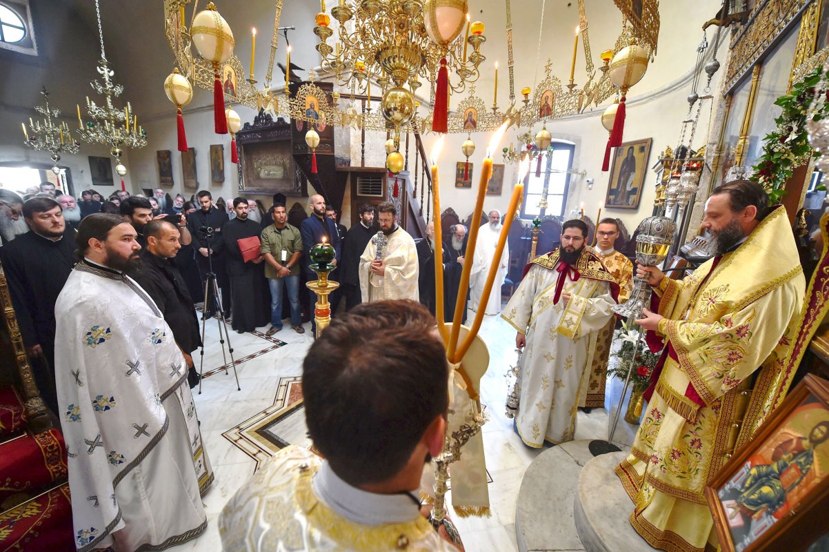 Lucrările Sfântului şi Marelui Sinod continuă 57953