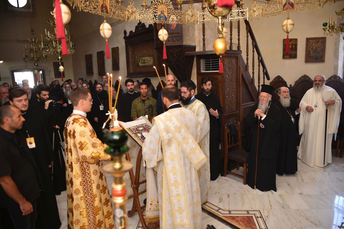 Lucrările Sfântului şi Marelui Sinod continuă 57954