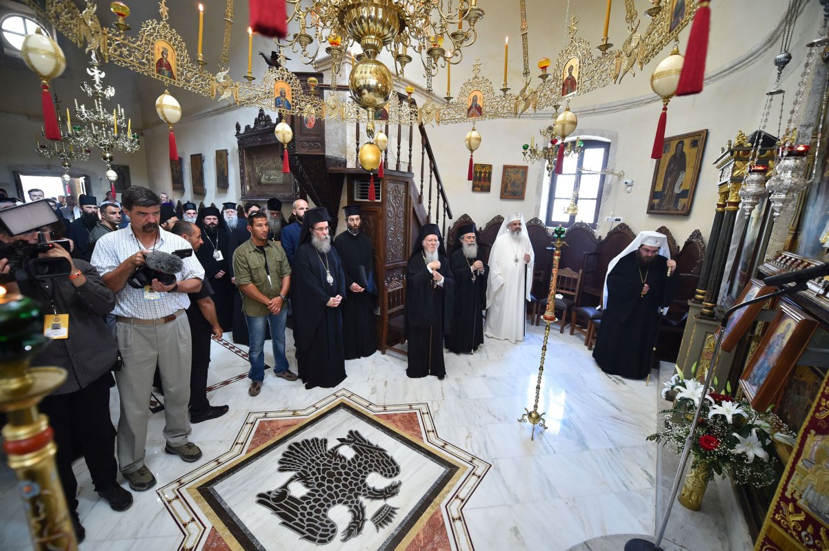 Lucrările Sfântului şi Marelui Sinod continuă 57955