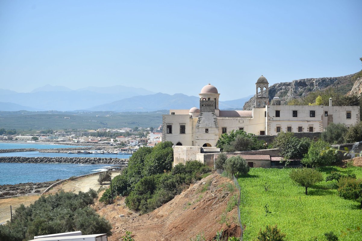 Lucrările Sfântului şi Marelui Sinod continuă 57956