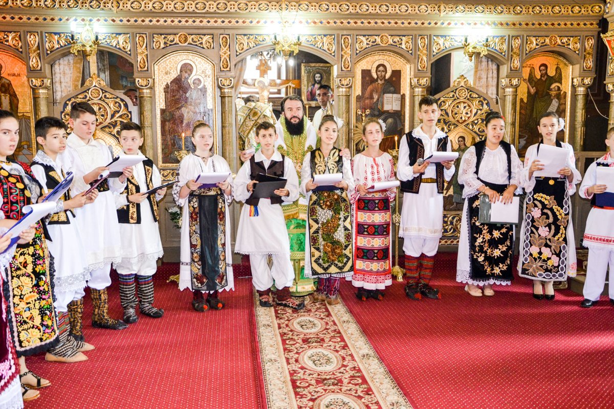 Liturghie arhierească în Parohia Măru 57866