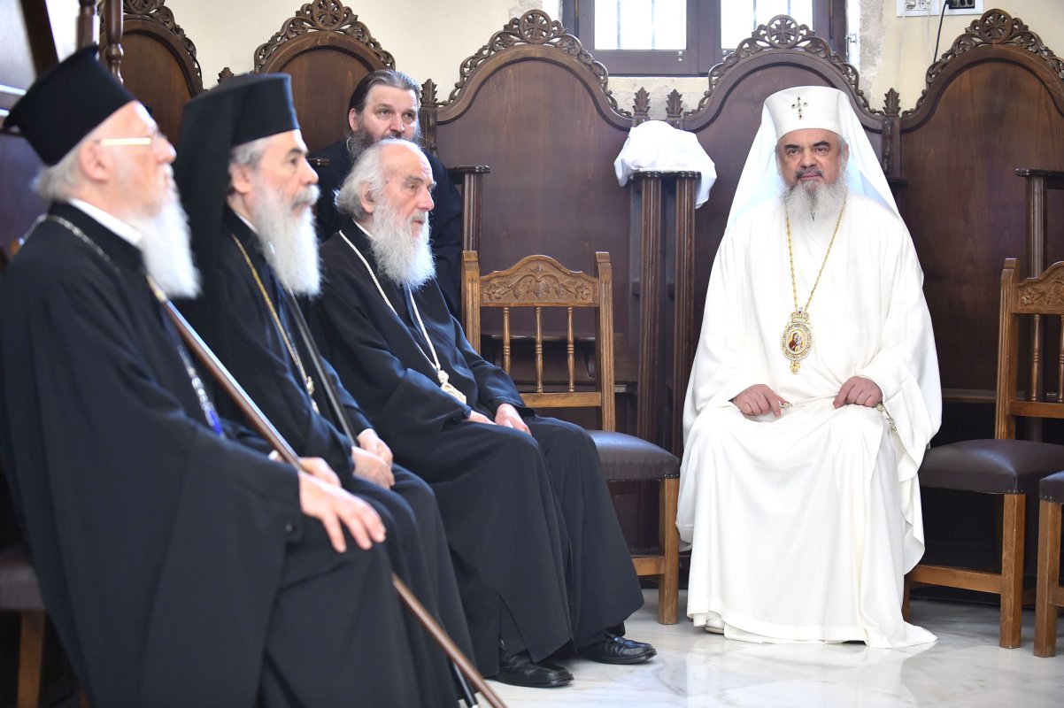 Sfânta Liturghie, săvârșită în limba română la Mănăstirea Gonia 57880