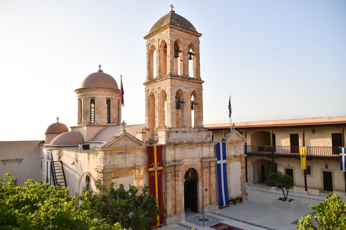 Sfânta Liturghie, săvârșită în limba română la Mănăstirea Gonia 57882