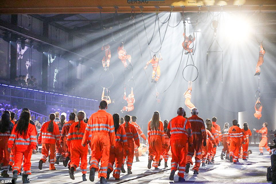 Elemente de păgânism la ceremonia inaugurării tunelului elvețian Gotthard 57802