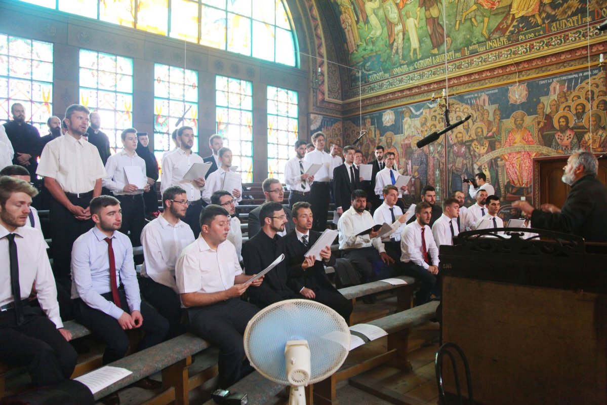 Licenţiaţii Facultăţii de Teologie de la Sibiu au depus jurământul 57749