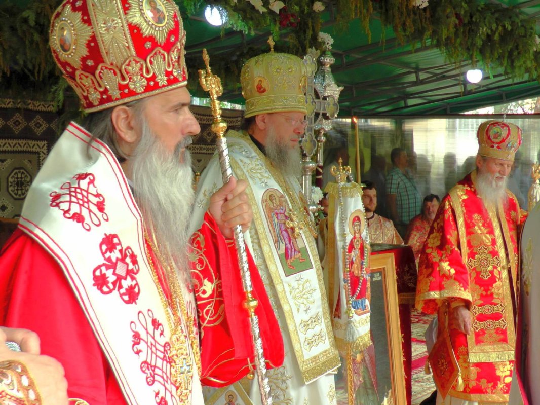 „Ocrotitorul Bucovinei“, cinstit de mii de pelerini 57736