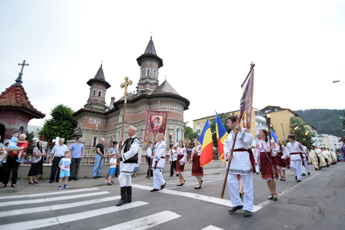 Procesiune religioasă la Piatra Neamţ, cu ocazia sărbătorii Naşterii Sfântului Ioan Botezătorul 57738