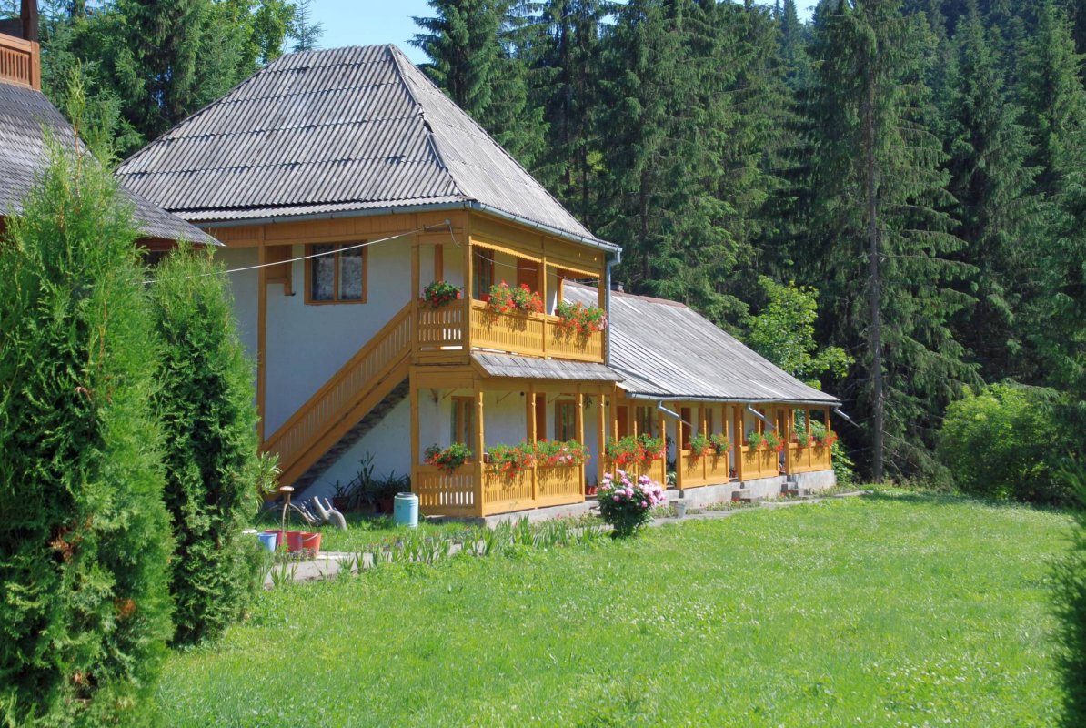   Sfinți și eroi la Schitul Gura Izvor 57812