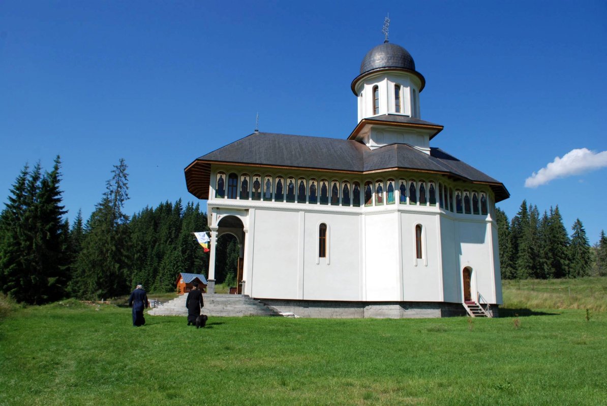   Sfinți și eroi la Schitul Gura Izvor 57820