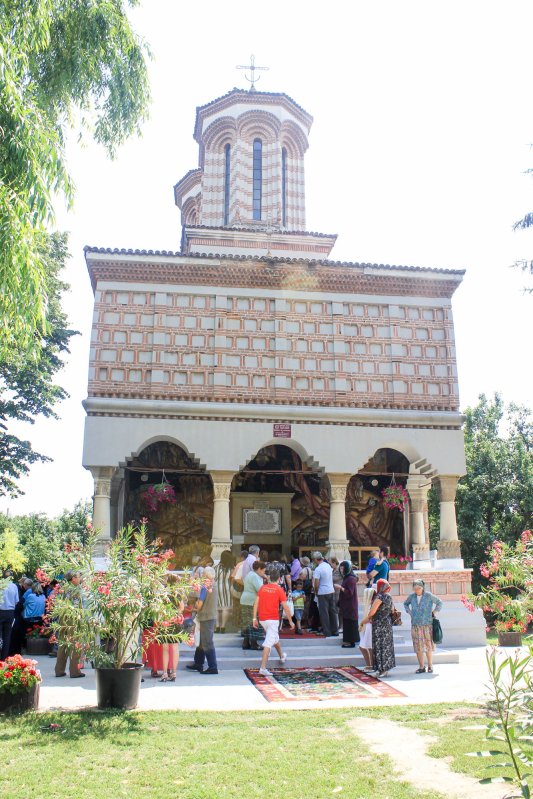 Locaşuri de închinare în haină de sărbătoare 57570