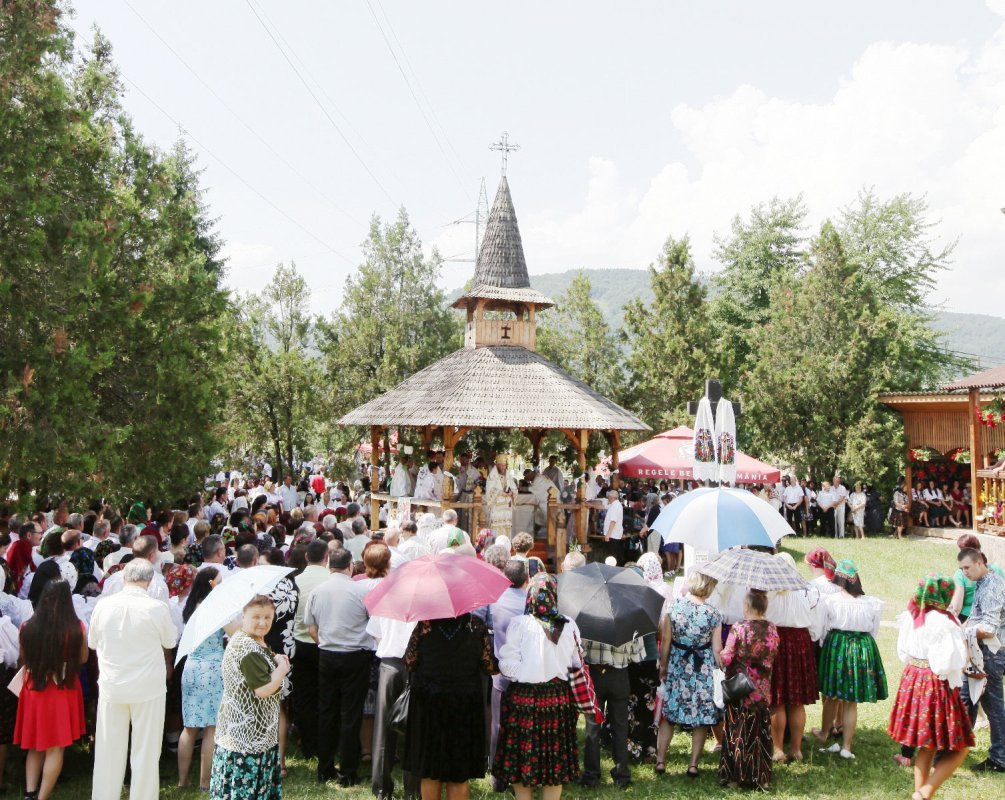 Slujiri arhiereşti de Sfinţii Apostoli Petru şi Pavel 57556