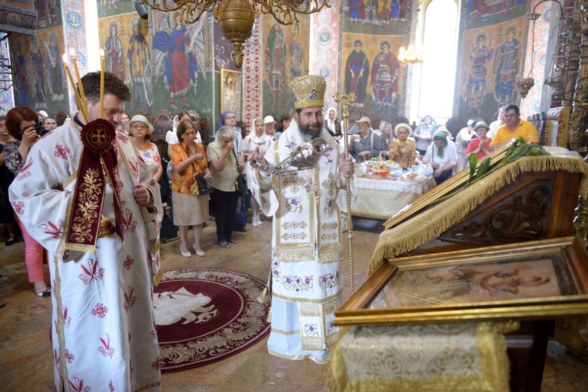 Pelerini români din Ungaria la biserici și mănăstiri bucureștene 57539