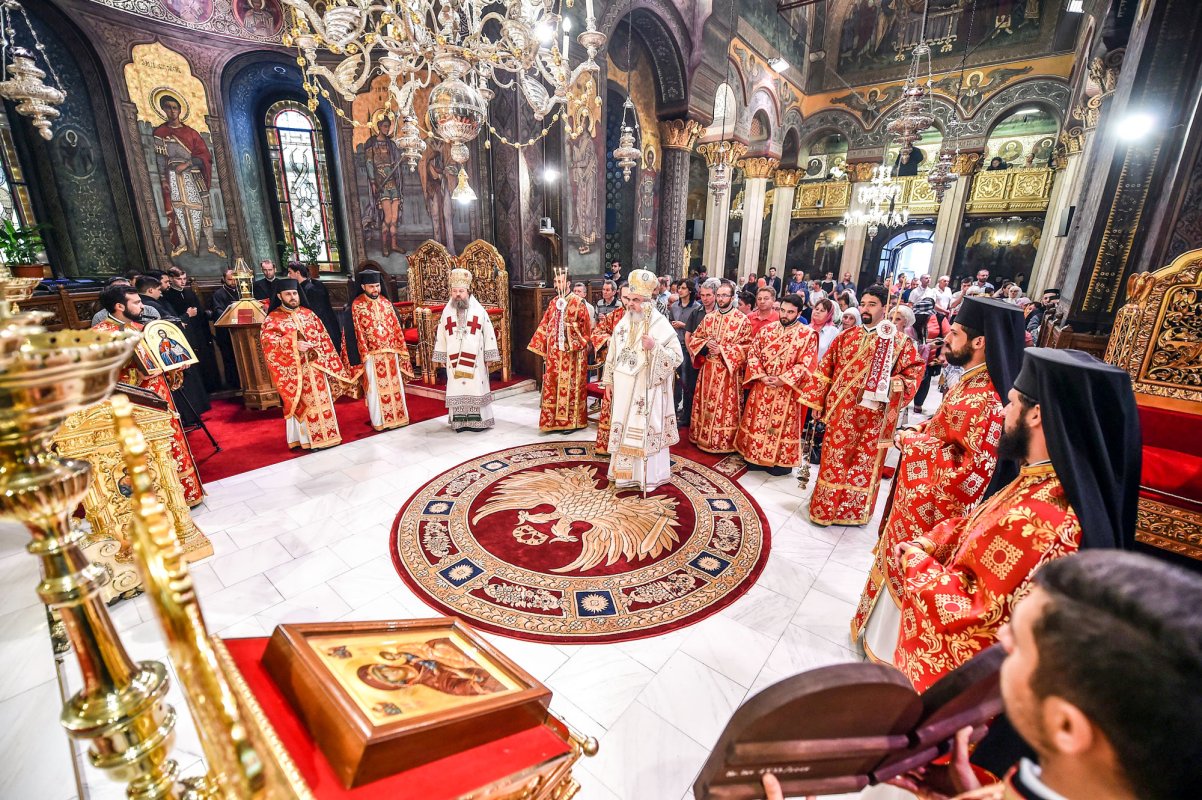 Sfinţii Apostoli Petru şi Pavel - învăţători ai credinţei, pocăinţei şi misiunii Bisericii în lume 57520