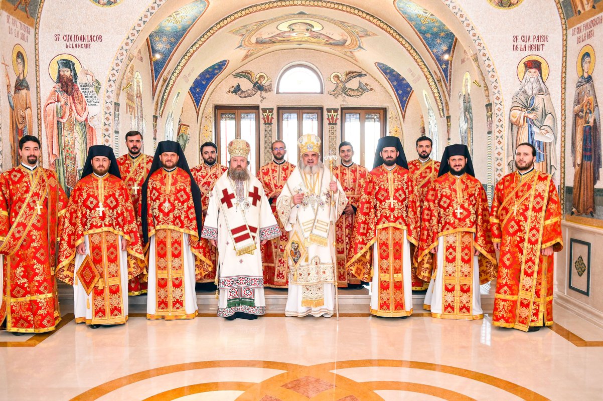 Sfinţii Apostoli Petru şi Pavel - învăţători ai credinţei, pocăinţei şi misiunii Bisericii în lume 57522