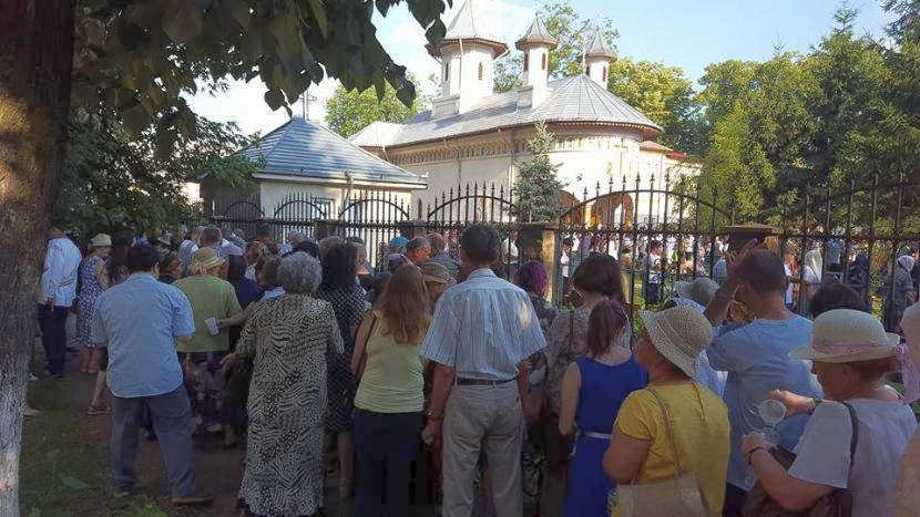 Conferinţe duhovniceşti la Parohia „Sfinţii Apostoli“ din Bacău 57384