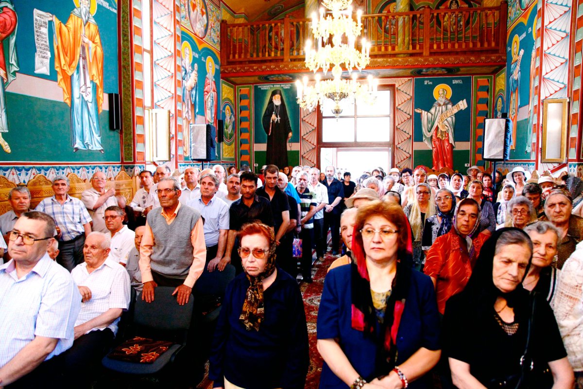 Hramul bisericii buzoiene închinate Sfinţilor Apostoli 57432