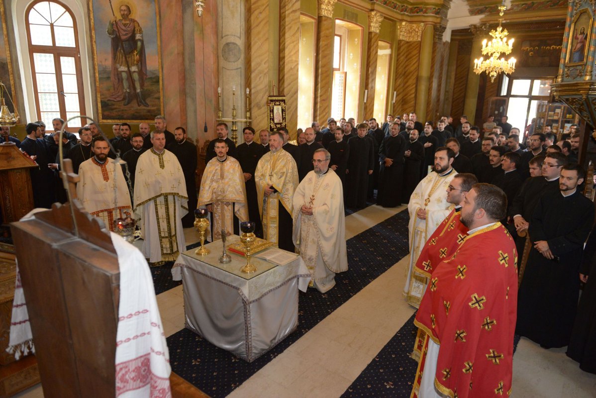 Pregătire continuă pentru clerici 57435