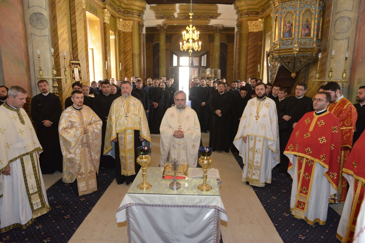 Pregătire continuă pentru clerici 57437