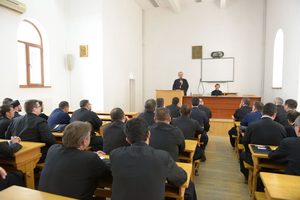 Pregătire continuă pentru clerici 57439