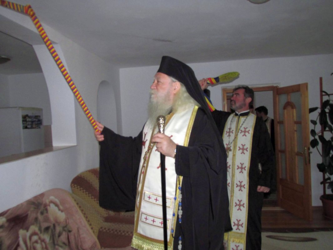 Prezenţă arhierească în Parohia Şendreni 57382