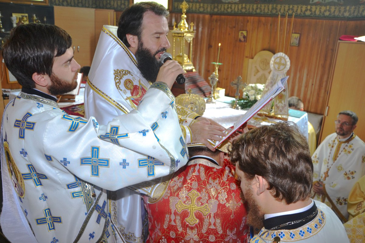 Sărbătorirea Sfinților Apostoli Petru și Pavel 57405