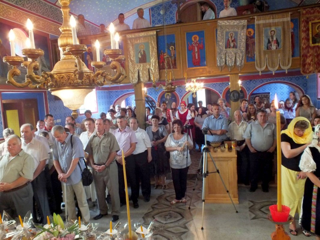 Biserica, loc al întâlnirii fiilor satului 57343