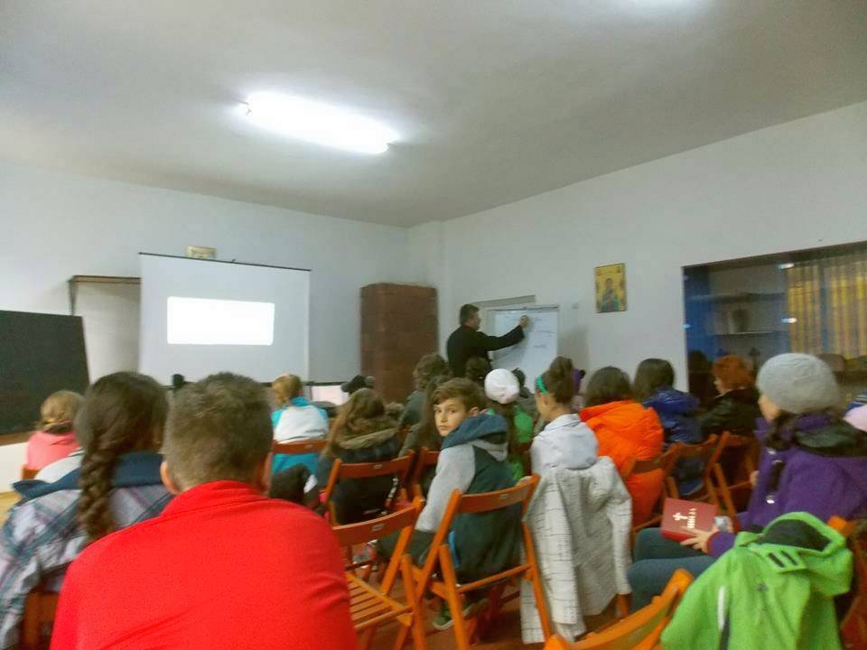 Grija preoților pentru  copiii și bătrânii nevoiași 57286