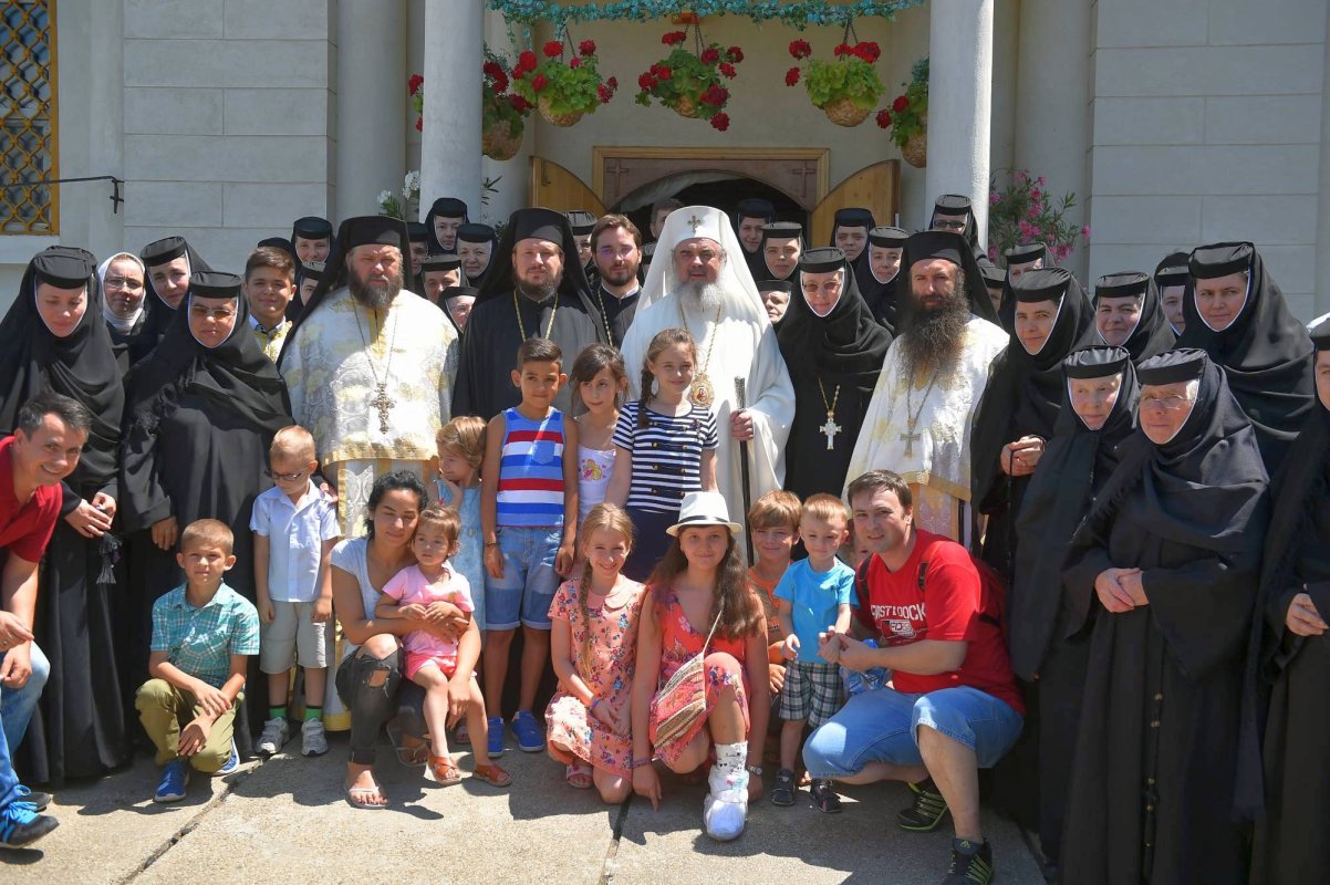 Mijlocitori la Dumnezeu pentru poporul român 57301