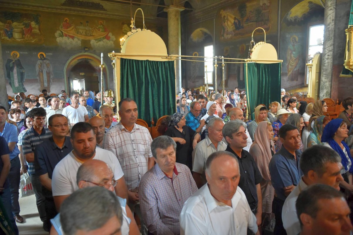 Mijlocitori la Dumnezeu pentru poporul român 57304